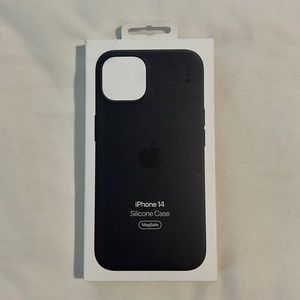 Apple iPhone 14 Silicone Case (Black MagSafe)